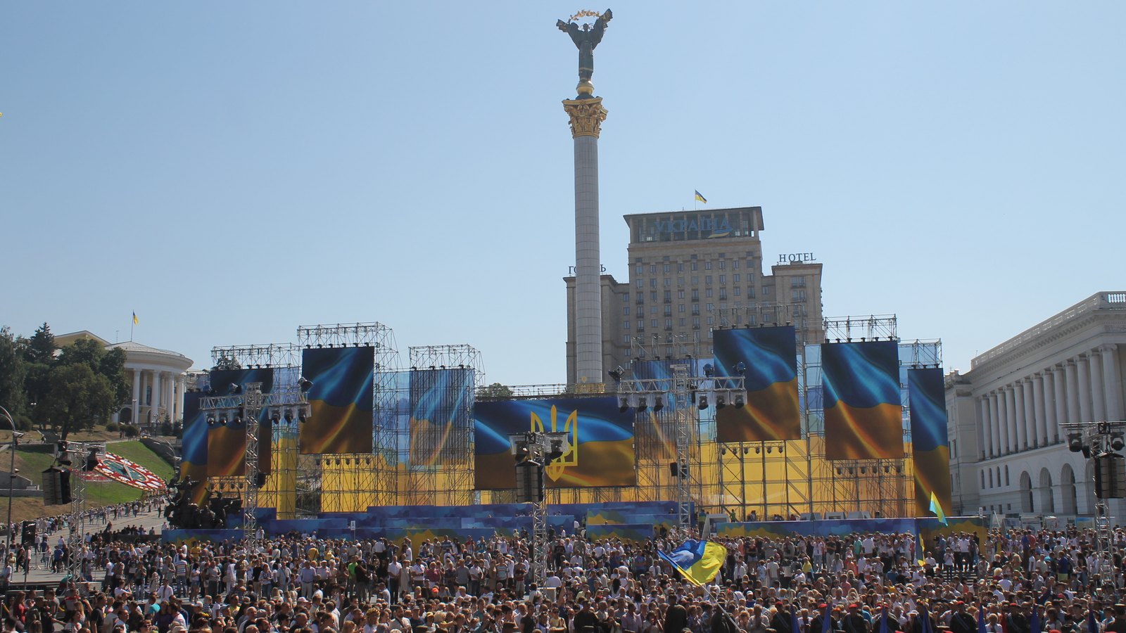 European and Ukrainian leaders gathered in Kyiv beneath Ukrainian flags during Independence Day ceremonies.