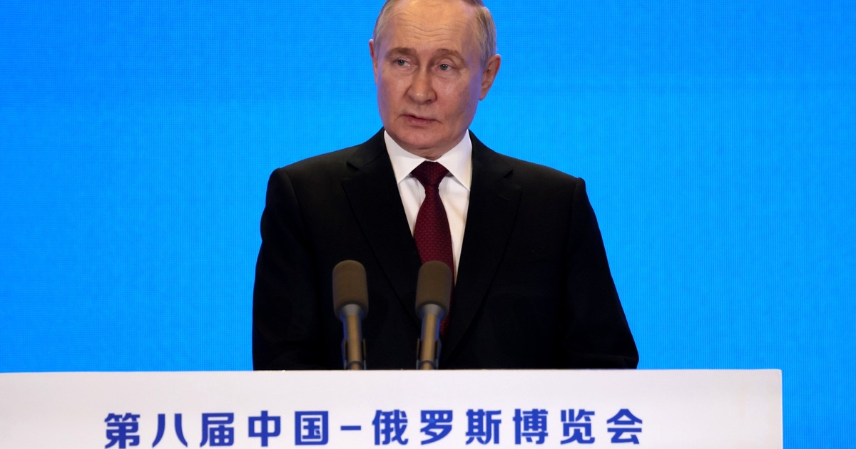 Vladimir Putin speaking at the IV Russian-Chinese Forum on Interregional Cooperation in Harbin