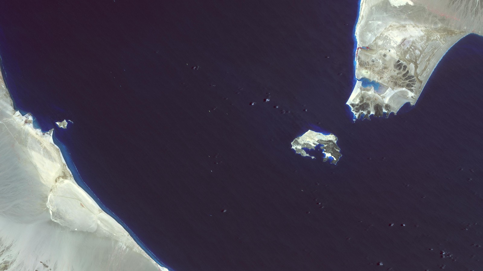 Map showing the Bab el-Mandeb strait between Yemen, Djibouti and Eritrea.